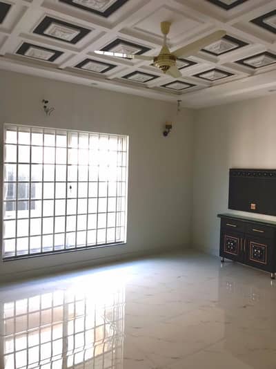 1 Kanal Upper Portion Beautiful Location