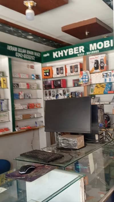 Mobile repairing k liye larhka chaiye.