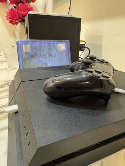 PS4 Fat 500GB | Like New | 2 Controllers | 5 Games