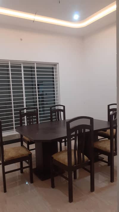 Dining Table Full Set with 10/10 condition