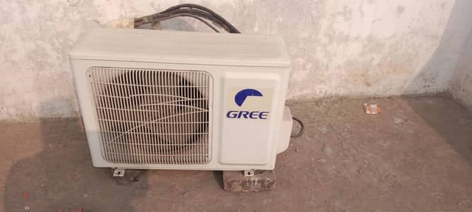 Used AC for Sale - Running Condition, Minor Body Issue