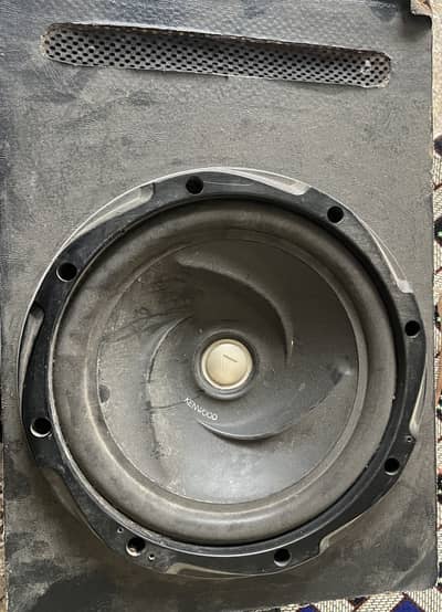 Kanwood woofer with amplifier