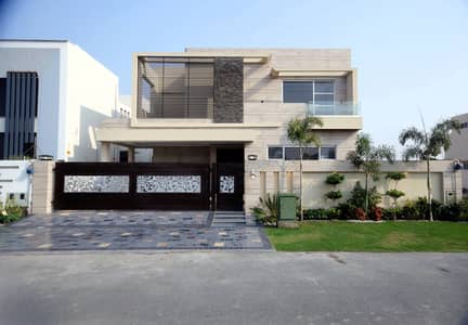 1 Kanal Adorable Bungalow On Top Location For Sale in Phase 3 DHA Lahore