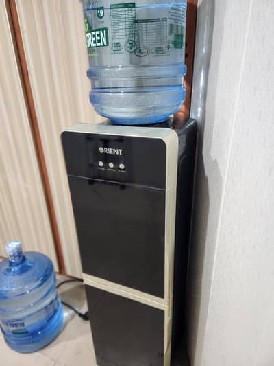 WATER DISPENSER WITH REGRIGERATOR - ORIENT