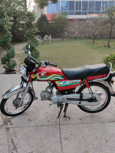 HONDA CD 70cc . Engine sealed guarantee  . . like a new 2025 model