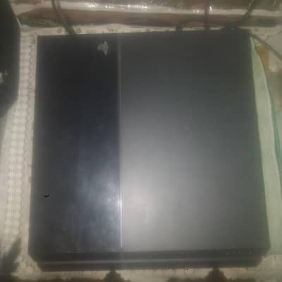 ps4 fat 1TB 2 controllers  15 days ps plus premium and fifa 18