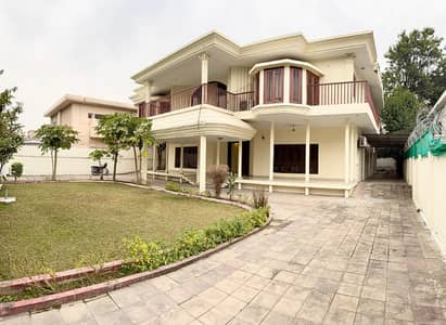 Beautiful House for rent with lawn