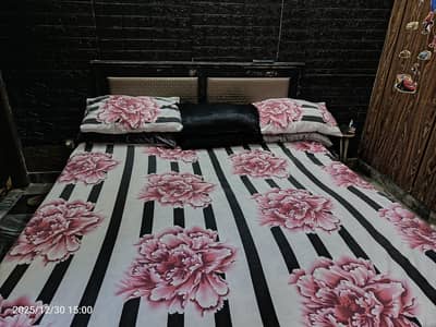 urgent sale king size bed + 2 big side tables