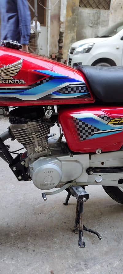 Honda 125 red color 2024 model