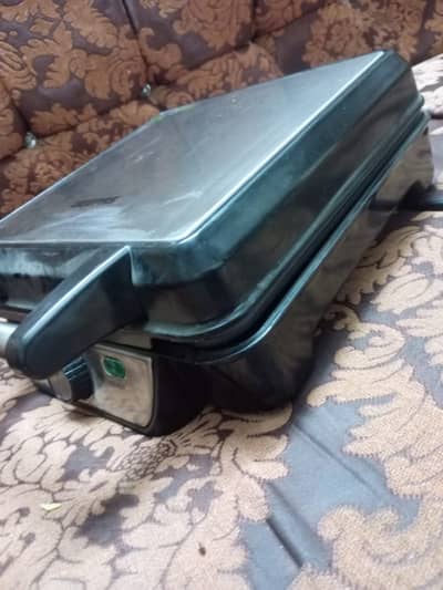 Geepas Electric Waffle Maker / Sandwich & Grill Machine