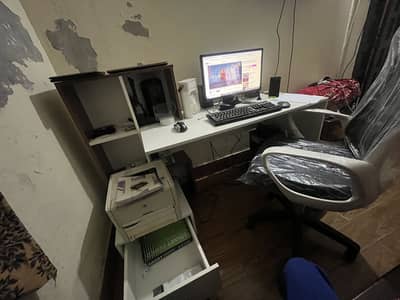 Trendy pc table for sale only