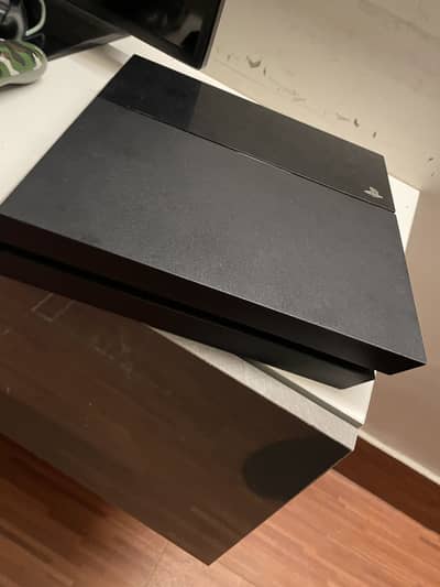 PS4 in an excellent condition sealed console