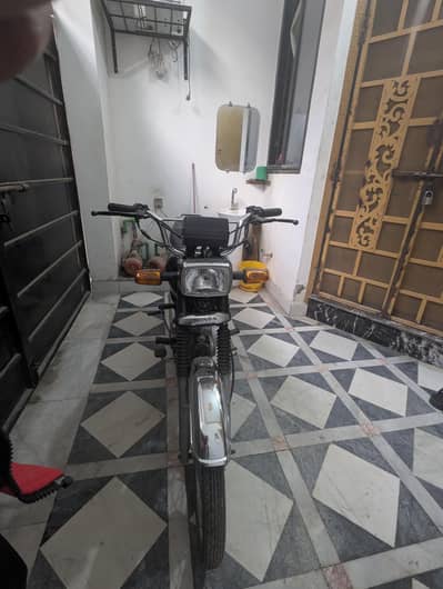 United Motorcycle | 2014 Model | Well Maintained Engine