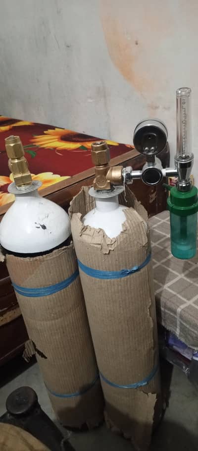 oxygen cylinder with complete accessories 2 pairs