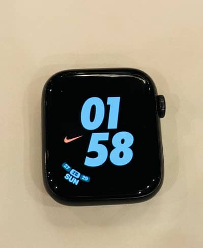 Apple watch series 4 44mm almunium case with  2 straps.