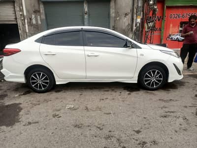 Corolla Yaris ativ 2022