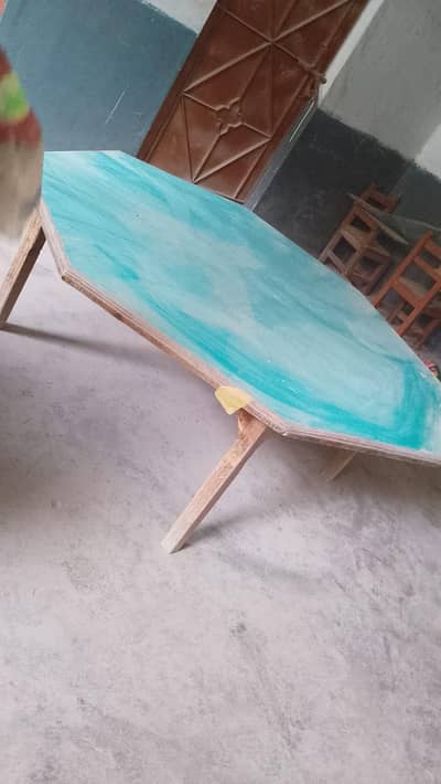 school table octagon shaped 8-corners.