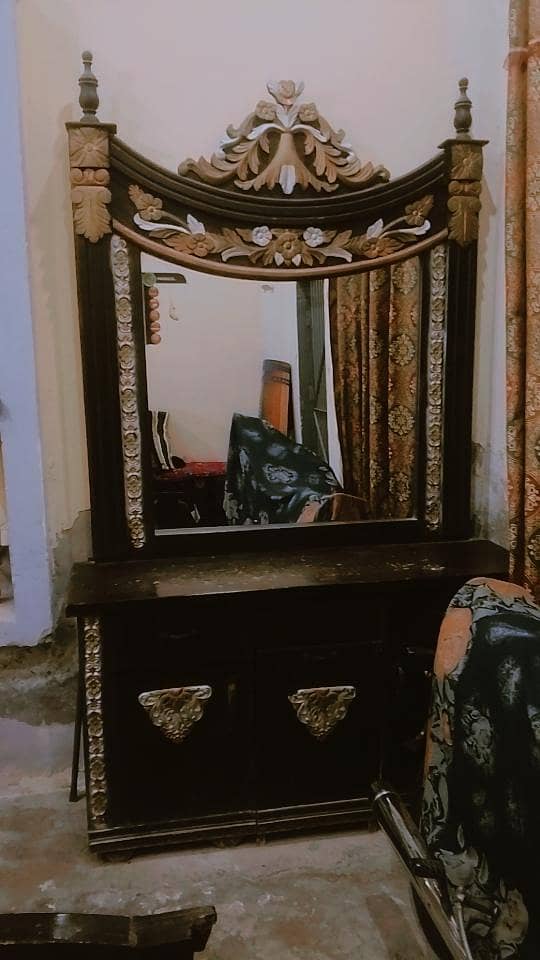 A dressing table 0