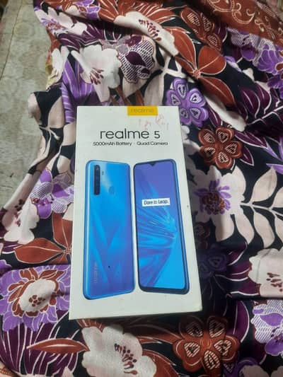 REALME 5 4GB 64GB BOX AND CHARGER