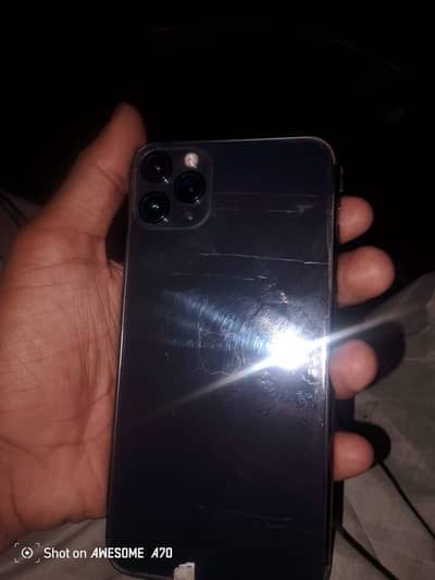iPhone 11 Pro Max scratch less