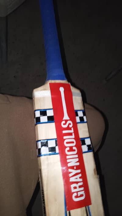 Grey niccols Bat Like new