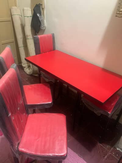 dining table set for sale. contact on 03036419567