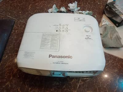 Panasonic Projecter PT-VZ585N (Full HD WUXGA)