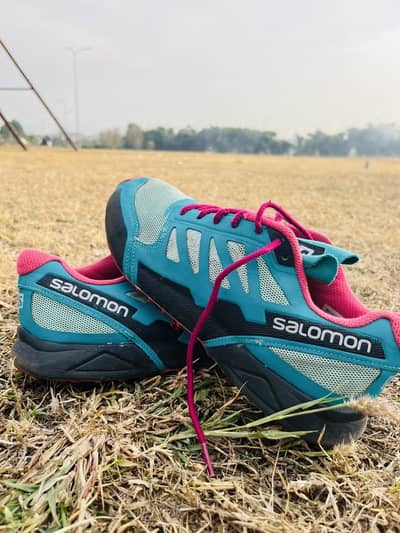 Imported Salomon hiking,running & trail shoes available. Size: 8–8.5