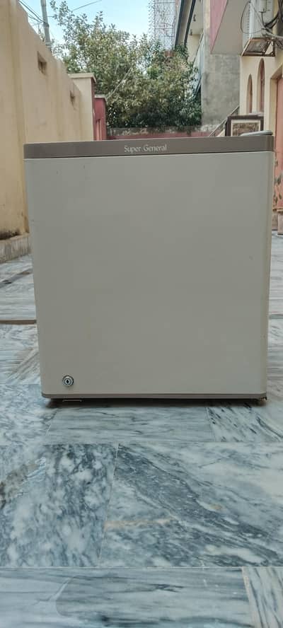 Super General Mini Room Fridge With Good Condition Available For Sale!