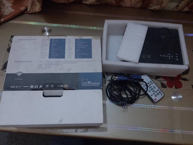 UNIC led projector 0