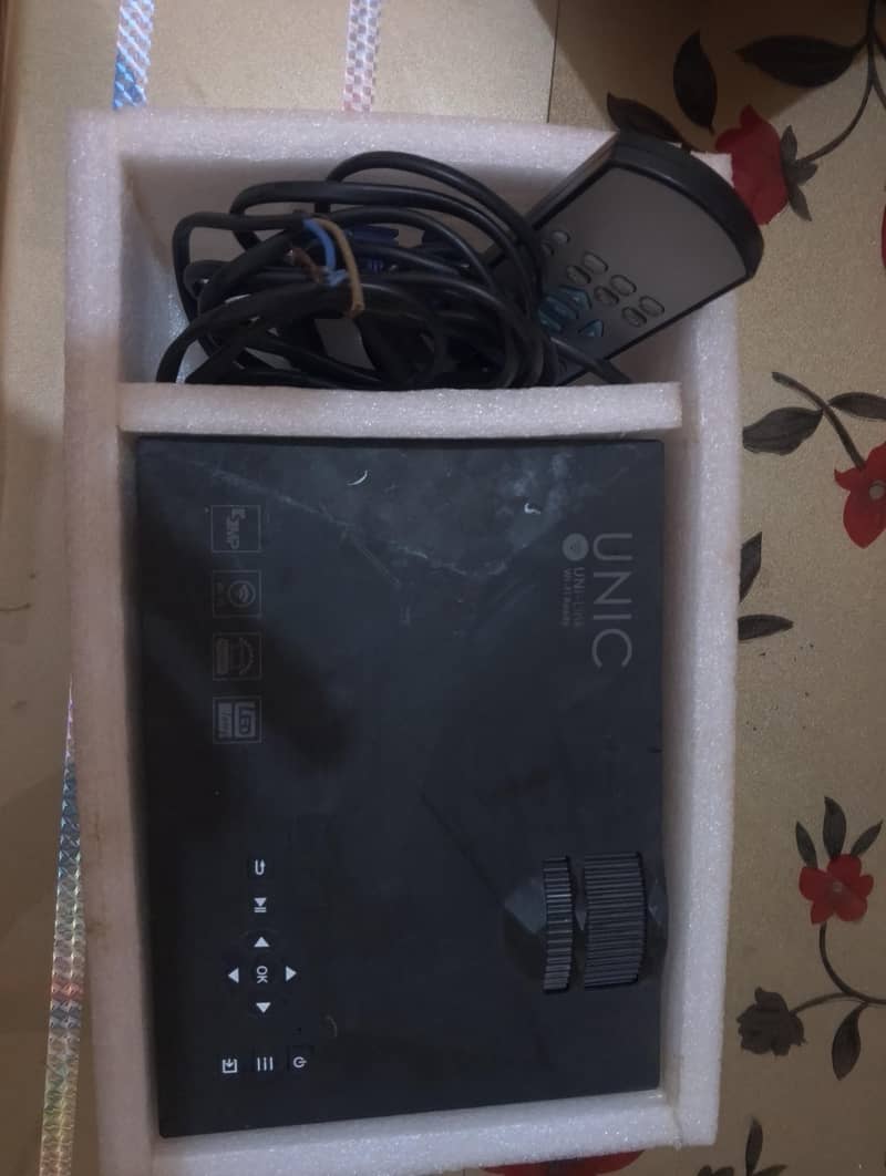 UNIC led projector 3