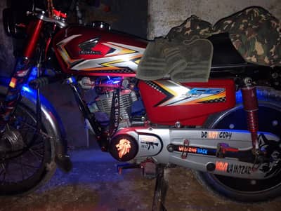 ²5 model Kay tanki tapay vip