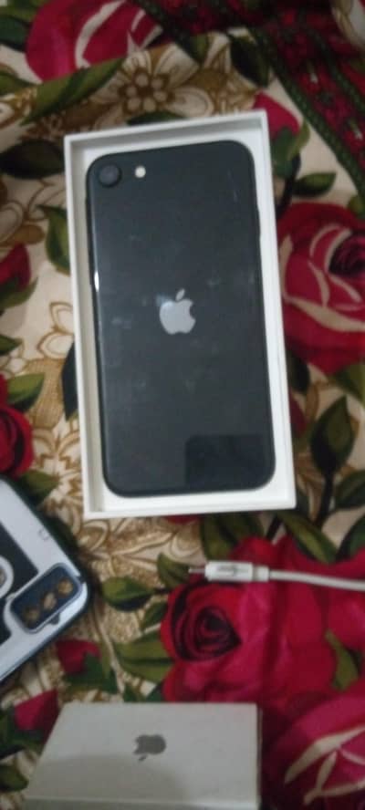 iphone SE 2020  pta approved 10/10 waterapack urgent sale