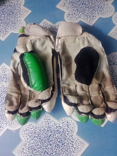 pads and gloves for selll