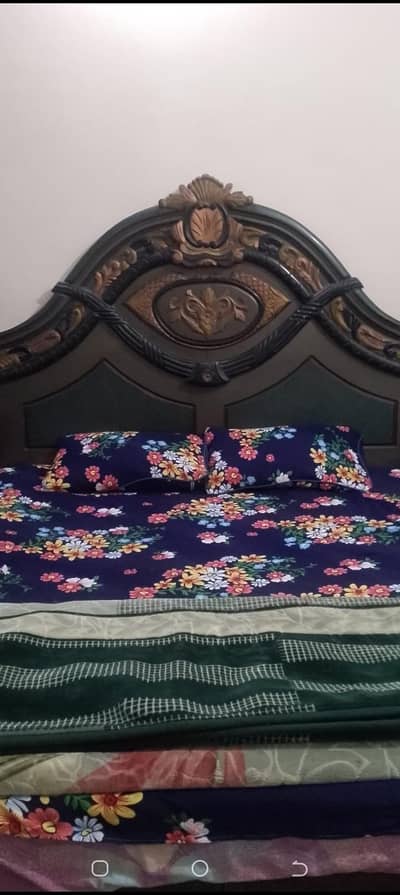 deco paint bad and dressing table