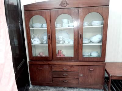Wooden Dresser aur Showcase for Sale