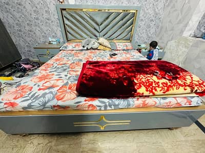 wooden bed and drassing (03034139219)