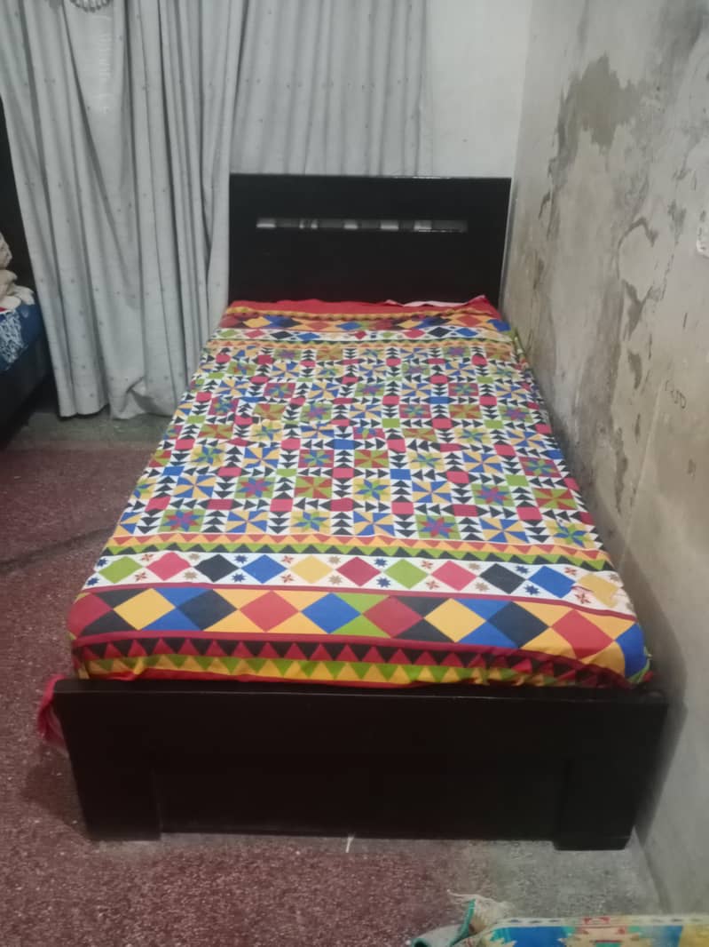 Single bed 0