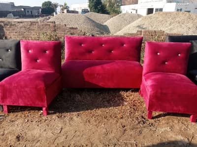 Aik (1) soafa or 2 seats