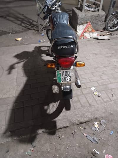 Whatsapp num 0/3/0/8/4/9/3/2/0/8/1