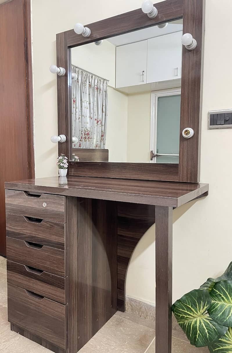 Bed Set + Dressing Table 8