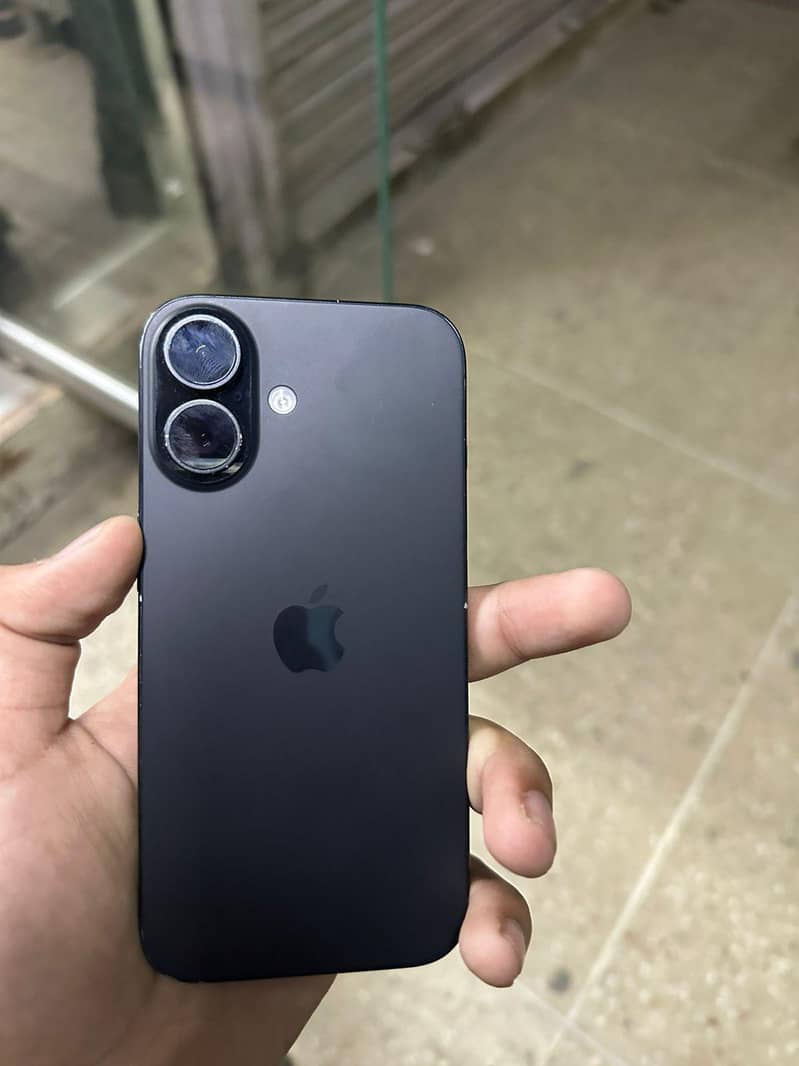iPhone 16 0
