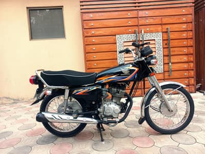 Honda CG 125 2017 end 2018 shapel 17800 km driven only like new bike