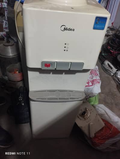 Midea water dispenser in excellent condition with 03 taps