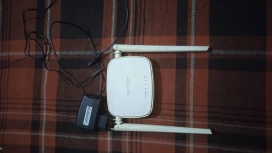 Tenda Wireless N300 Easy Setup WiFi Router – Excellent Condition