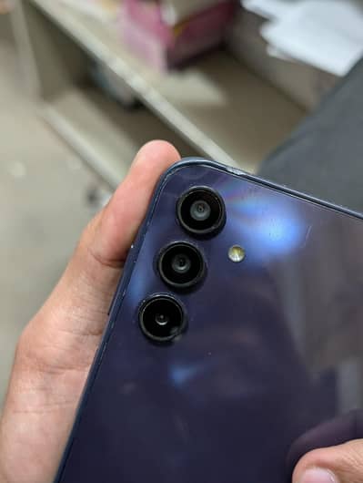 Samsung a15 condition 10/9 original phone corner par aik dand ha bass