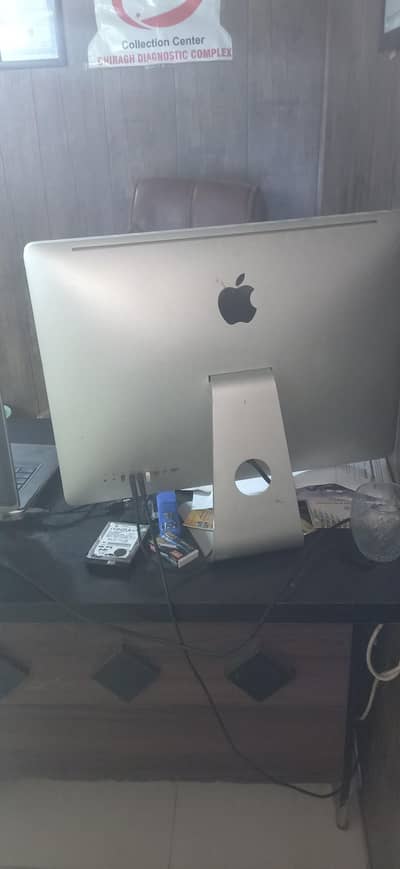 Apple Imac 2011, 21.5 Inch wide Screen i5 processor