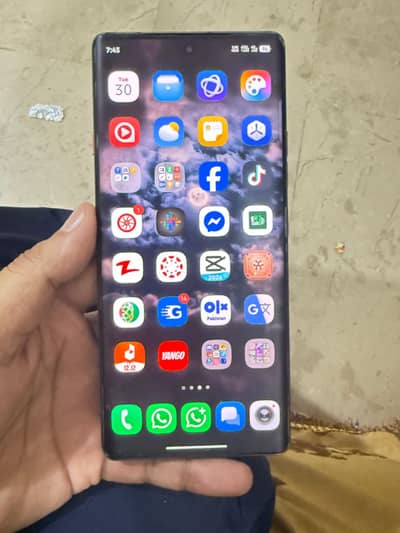 tecno Camon 40 pro 8/256 in good condition with box