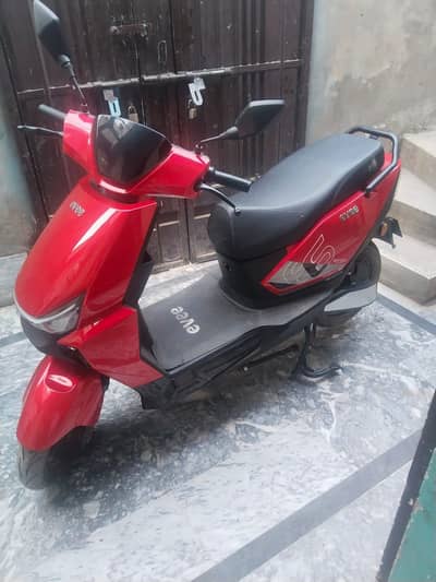 Evee Scooty