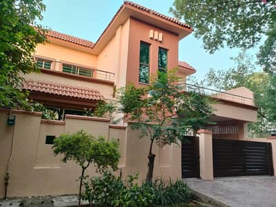 10 Marla Beautiful House for Sale in Askari 11 Lahore | 4 Bed | Prime Location
